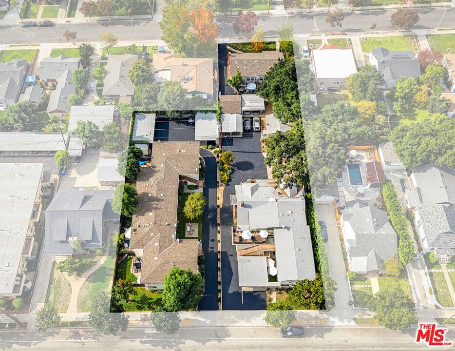 Home at 137 N Myrtle Avenue, Monrovia — photo 2 of 12