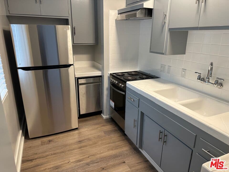 Home at 137 N Myrtle Avenue, Monrovia — photo 4 of 12