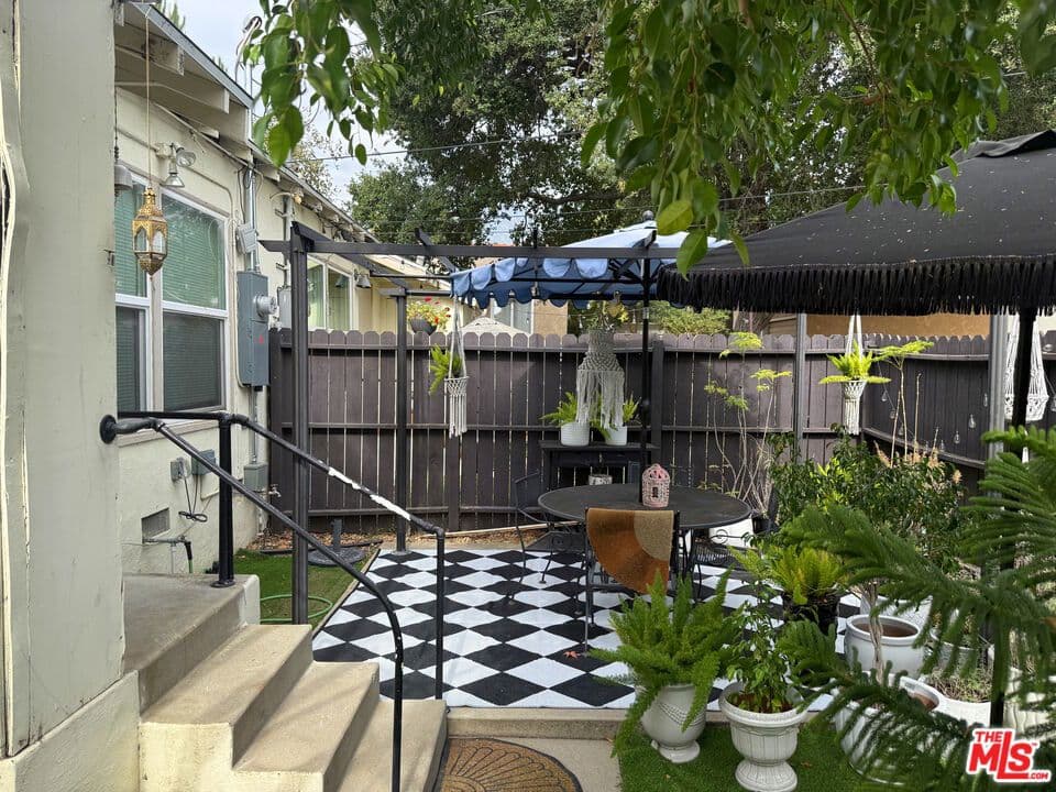 Home at 137 N Myrtle Avenue, Monrovia — photo 8 of 12