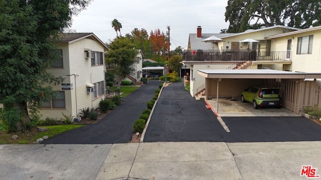 Home at 137 N Myrtle Avenue, Monrovia — photo 10 of 12