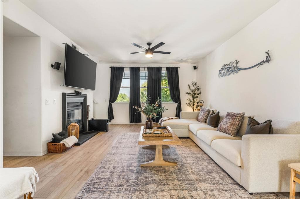 Condo at 545 N Chardonnay Drive, Covina — photo 4 of 12
