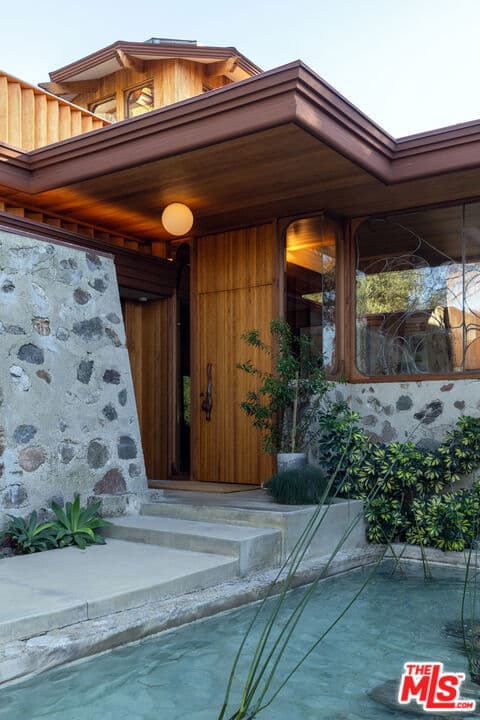 Home at 126 Summit Road, La Verne — photo 3 of 12