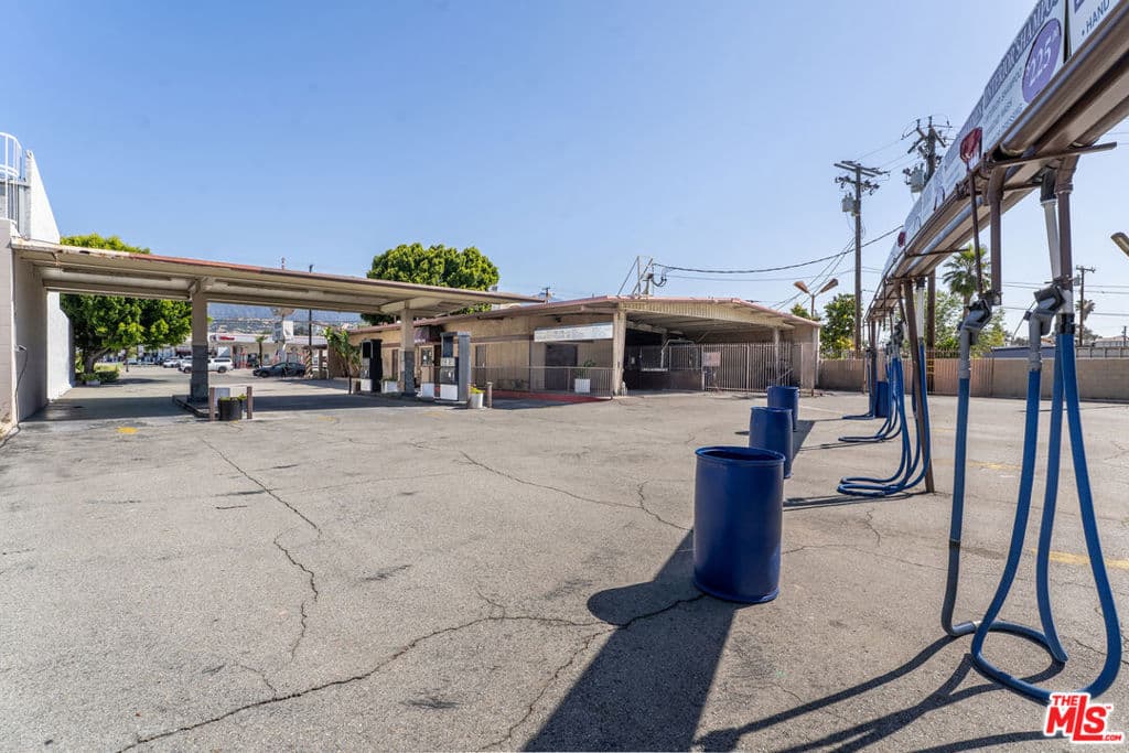 Home at 530 E Foothill Boulevard, Pomona — photo 11 of 12