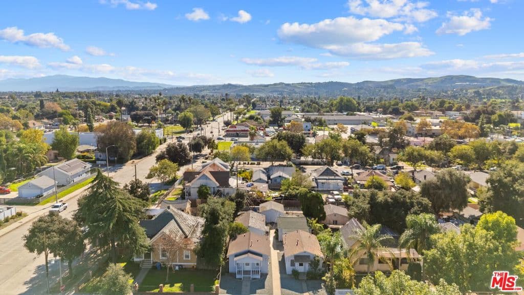 Home at 912 W 3rd Street, Pomona — photo 8 of 11