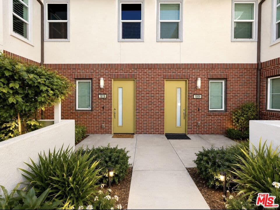 Condo at 1019 Hudson Lane, West Covina — photo 2 of 12
