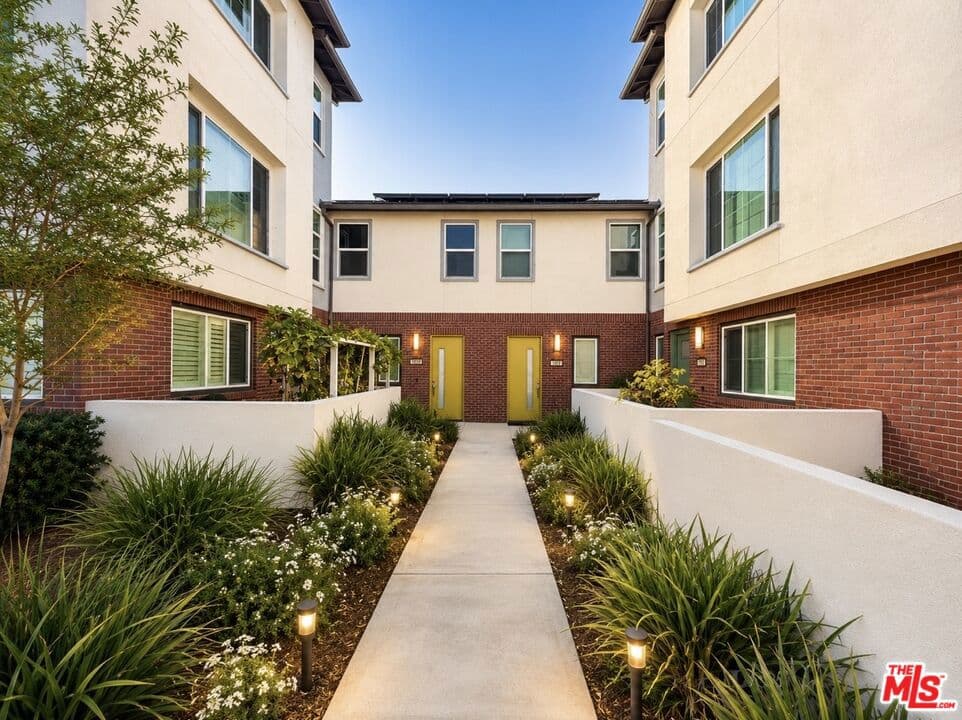 Condo at 1019 Hudson Lane, West Covina — photo 3 of 12