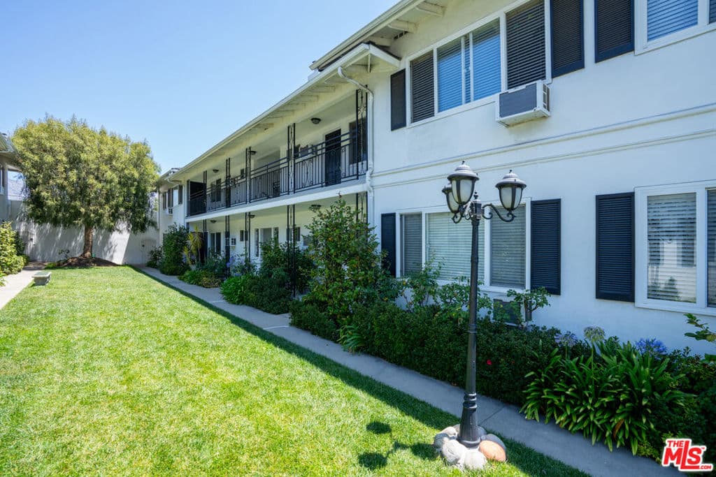 Home at 921 W Huntington Drive, Arcadia — photo 9 of 12