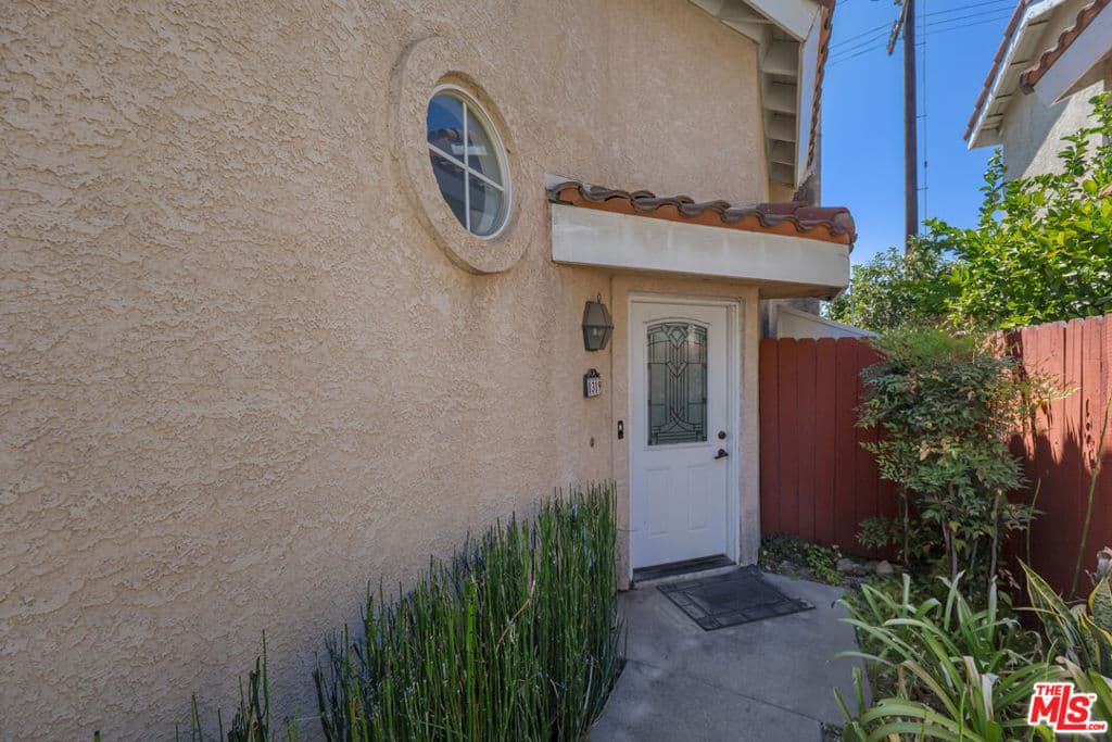 Condo at 1319 Heather Lane, Duarte — photo 2 of 12