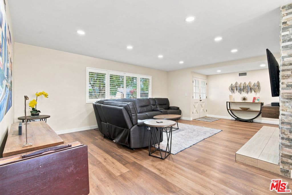 Home at 1873 Rosemount Avenue, Claremont — photo 4 of 12