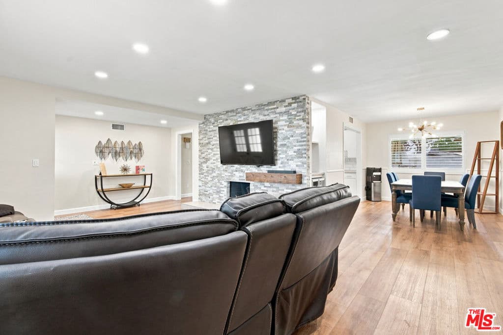 Home at 1873 Rosemount Avenue, Claremont — photo 5 of 12