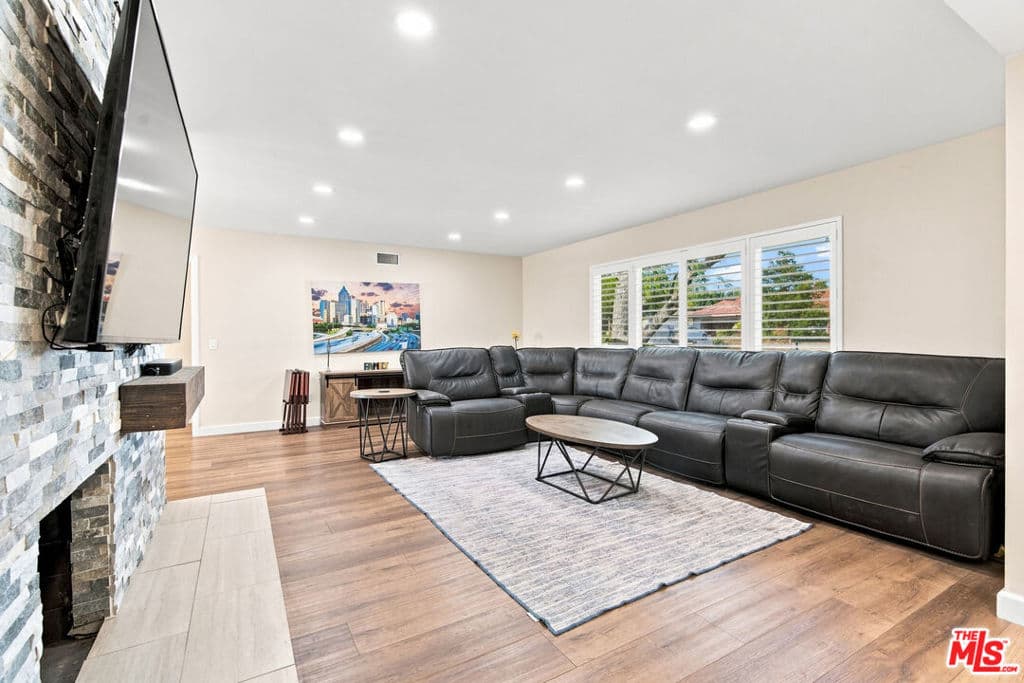Home at 1873 Rosemount Avenue, Claremont — photo 6 of 12
