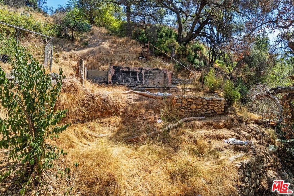 Home at 752 Woodland Drive, Sierra Madre — photo 1 of 3