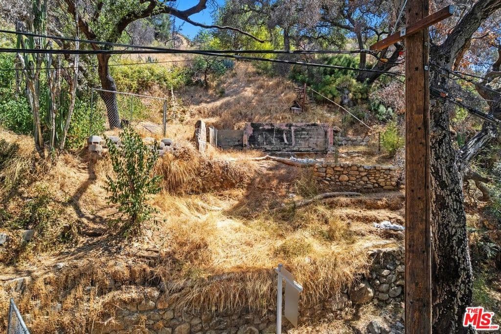 Home at 752 Woodland Drive, Sierra Madre — photo 3 of 3