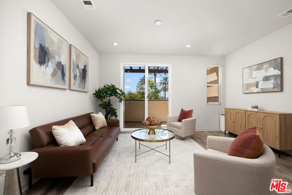 Townhouse at 126 Dove Lndg, Covina — photo 2 of 12