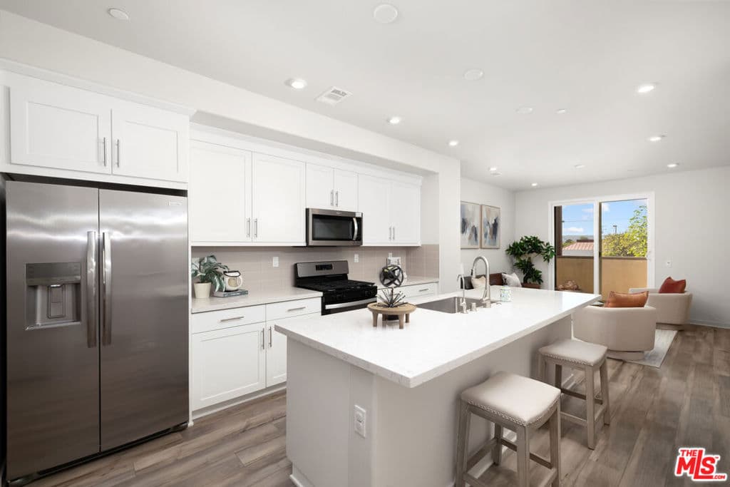 Townhouse at 126 Dove Lndg, Covina — photo 4 of 12