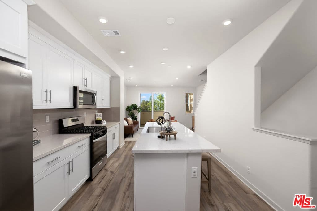 Townhouse at 126 Dove Lndg, Covina — photo 6 of 12