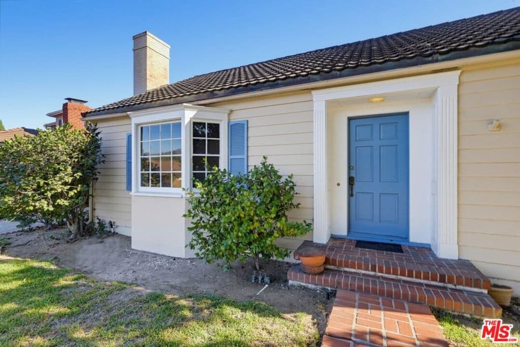 Home at 846 Victoria Drive, Arcadia — photo 2 of 12