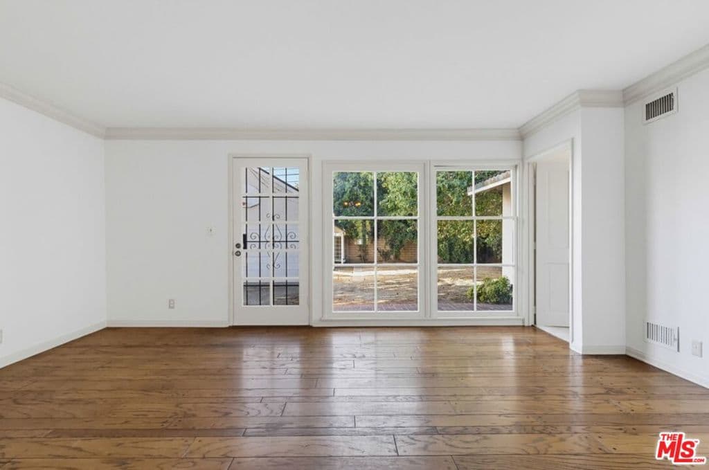 Home at 846 Victoria Drive, Arcadia — photo 11 of 12