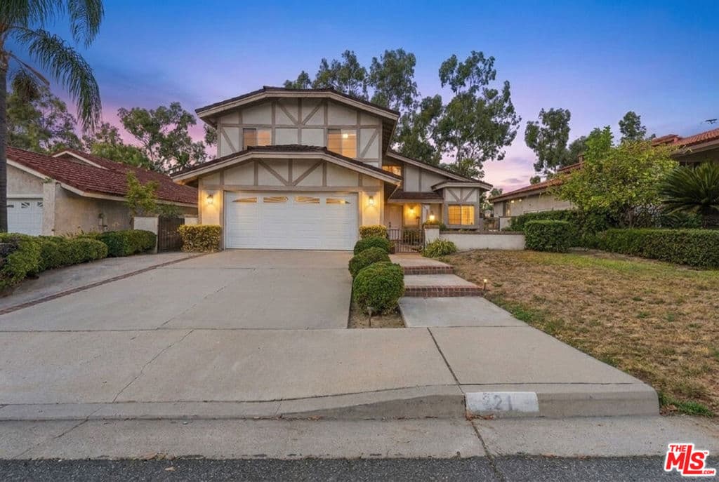 Home at 21 Country Wood Drive, Pomona — photo 3 of 12