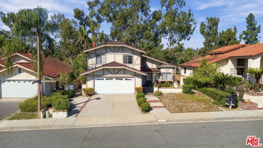 Home at 21 Country Wood Drive, Pomona — photo 5 of 12