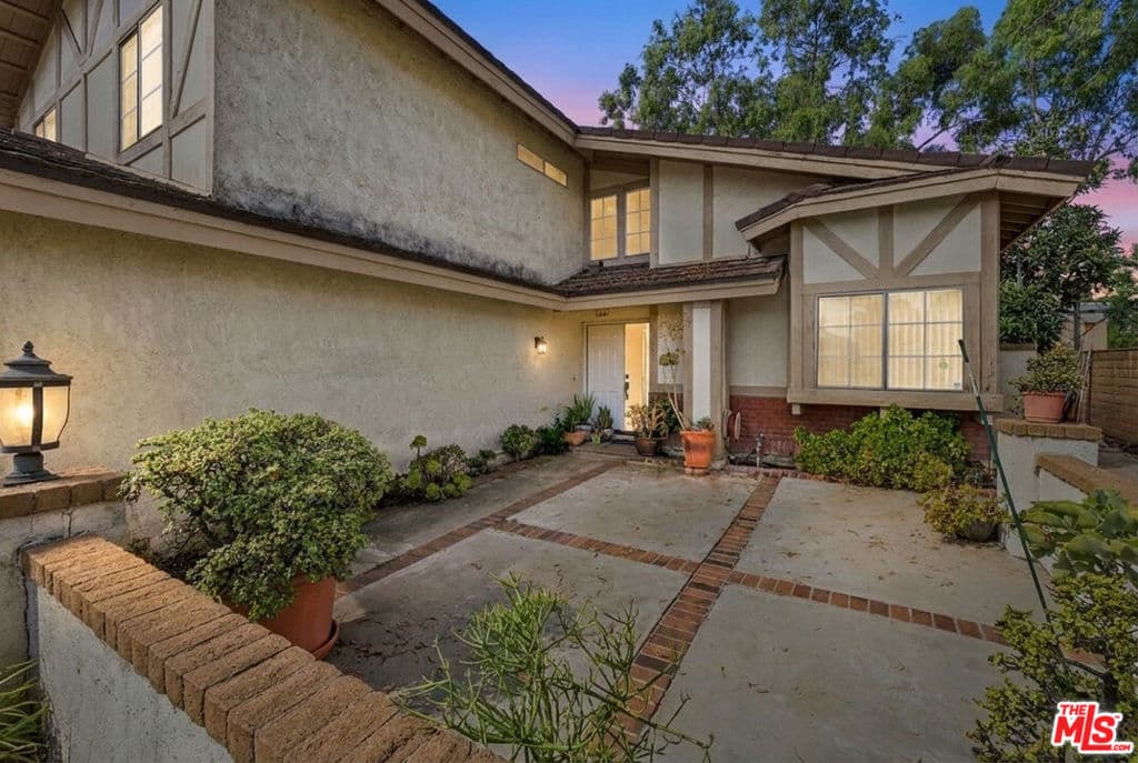 Home at 21 Country Wood Drive, Pomona — photo 7 of 12