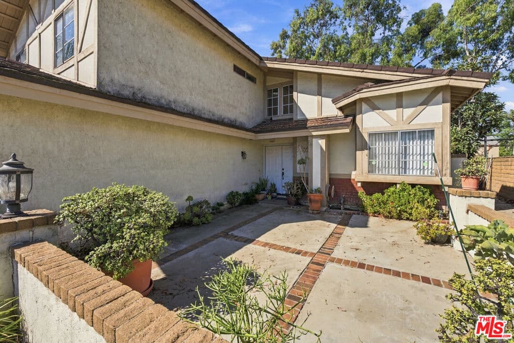Home at 21 Country Wood Drive, Pomona — photo 8 of 12