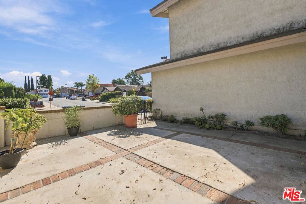 Home at 21 Country Wood Drive, Pomona — photo 9 of 12
