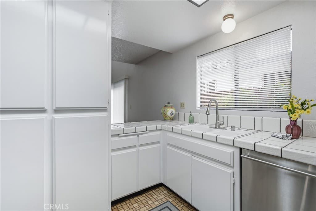 Condo at 1116 Arcadia Avenue 2, Arcadia — photo 8 of 12