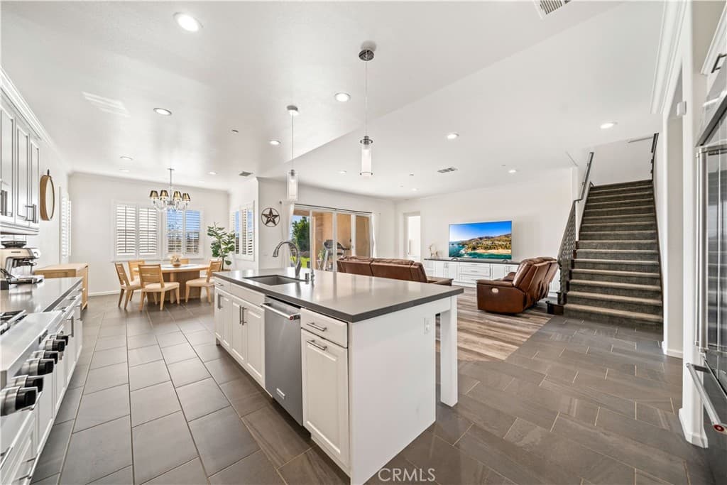Home at 702 E Lemon Swirl, Azusa — photo 11 of 12