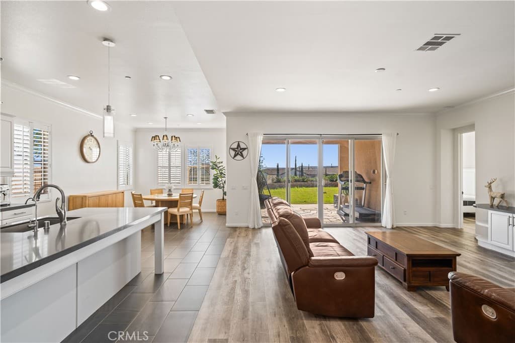 Home at 702 E Lemon Swirl, Azusa — photo 9 of 12