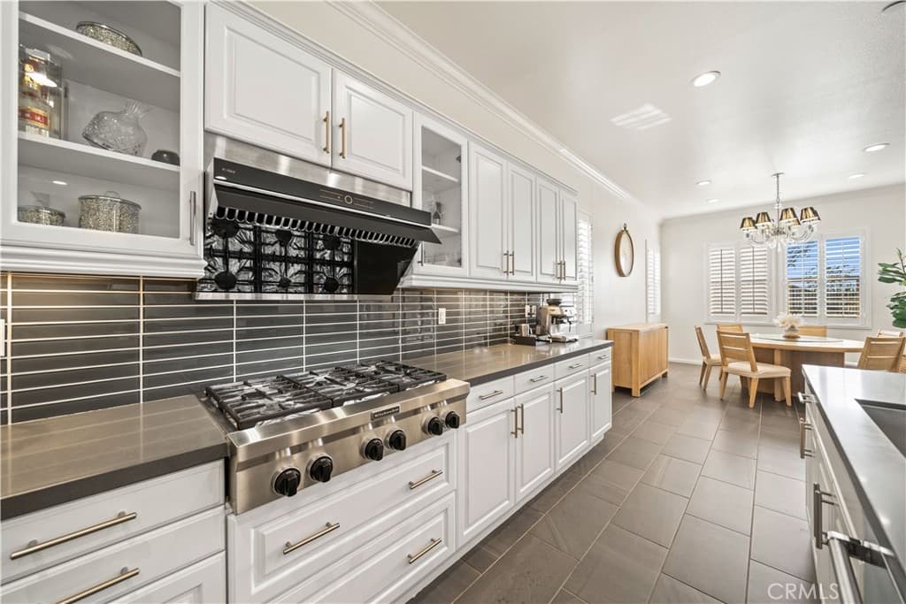 Home at 702 E Lemon Swirl, Azusa — photo 10 of 12
