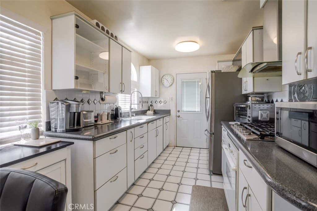 Home at 4040 Lynd Avenue, Arcadia — photo 10 of 12