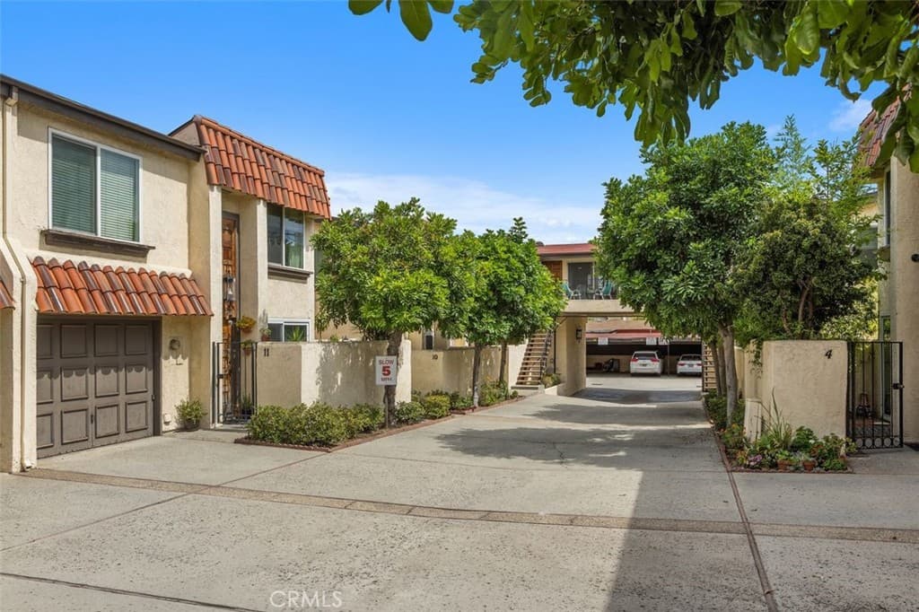 Condo at 1130 W Huntington Drive 8, Arcadia — photo 3 of 12
