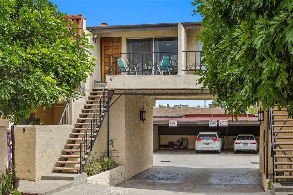 Condo at 1130 W Huntington Drive 8, Arcadia — photo 4 of 12
