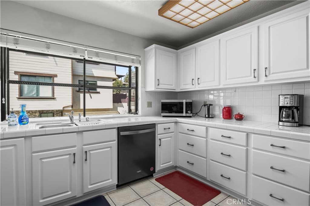 Townhouse at 42 Esperanza Avenue, Sierra Madre — photo 5 of 12