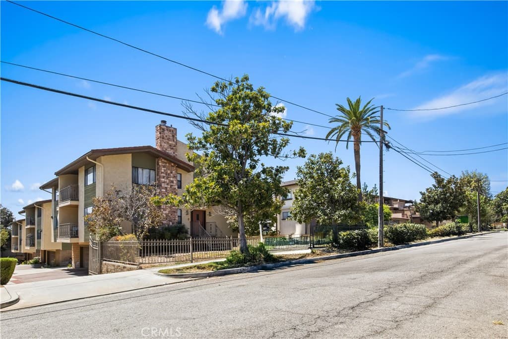 Townhouse at 42 Esperanza Avenue, Sierra Madre — photo 6 of 12