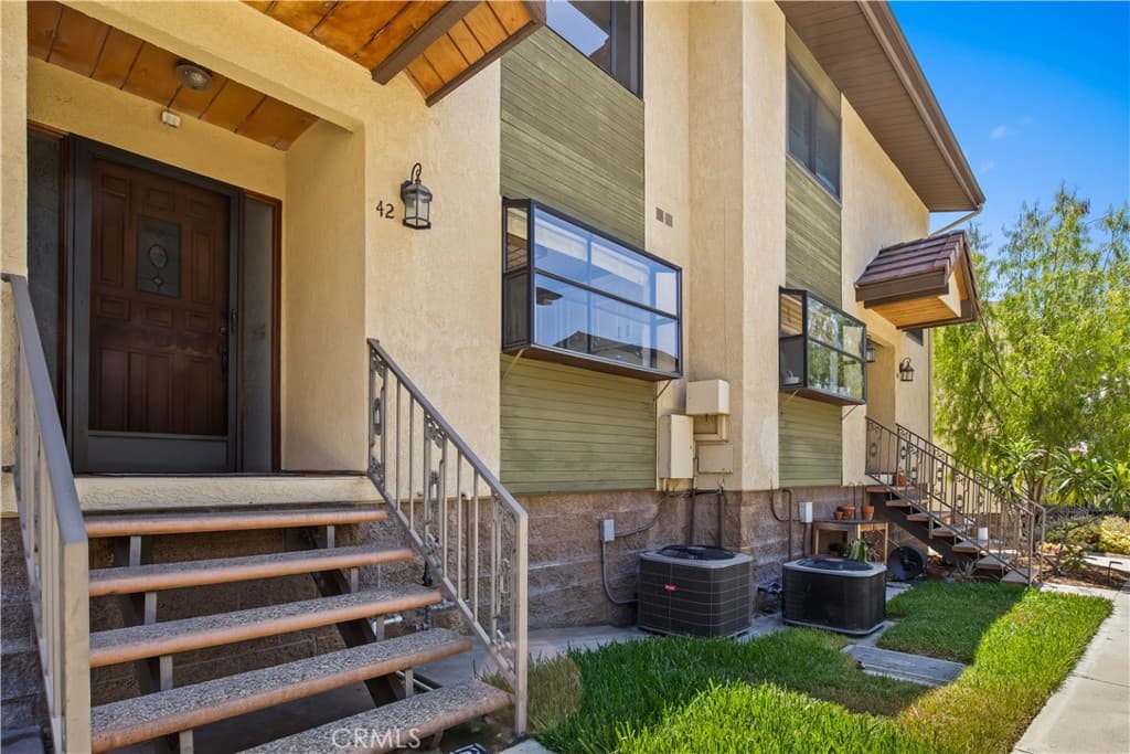 Townhouse at 42 Esperanza Avenue, Sierra Madre — photo 8 of 12