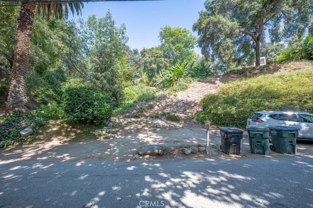 Home at 487 Woodland, Sierra Madre — photo 3 of 4