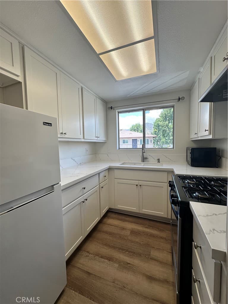 Condo at 1123 W Sierra Madre Avenue 4, Azusa — photo 6 of 12