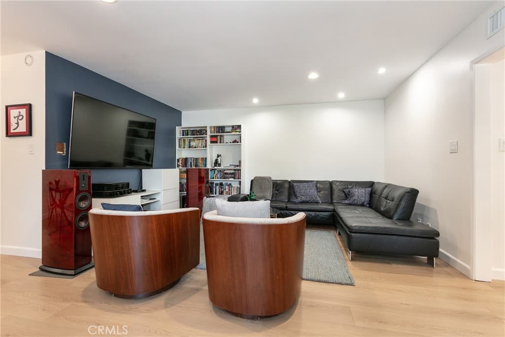 Condo at 530 Fairview 14, Arcadia — photo 8 of 12