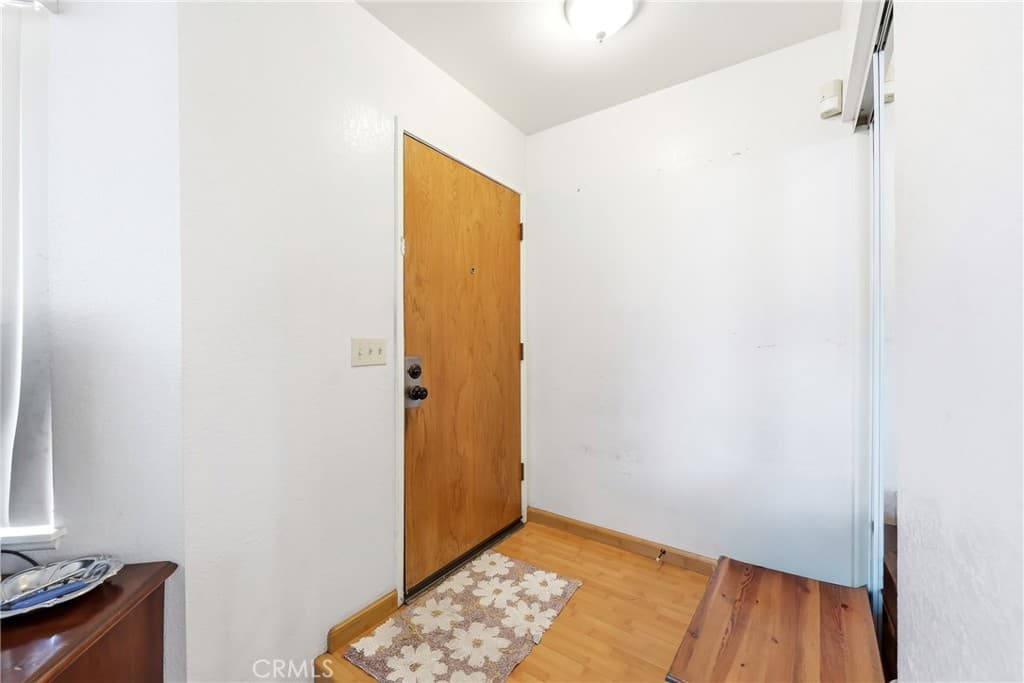 Condo at 32 Brownfield Lane, Pomona — photo 4 of 12