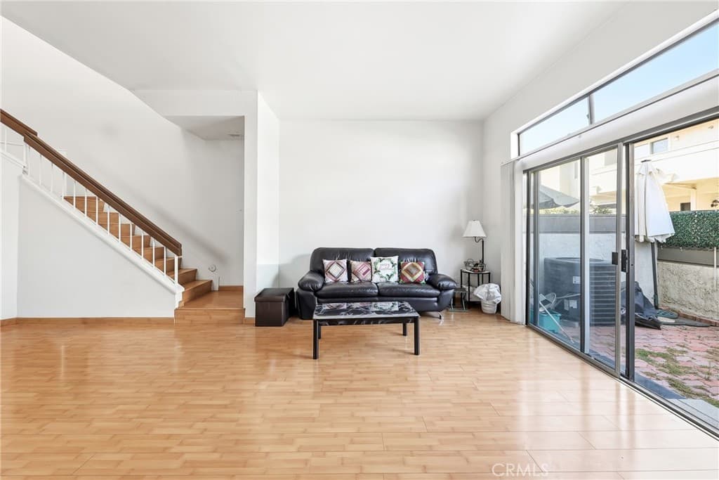 Condo at 32 Brownfield Lane, Pomona — photo 7 of 12