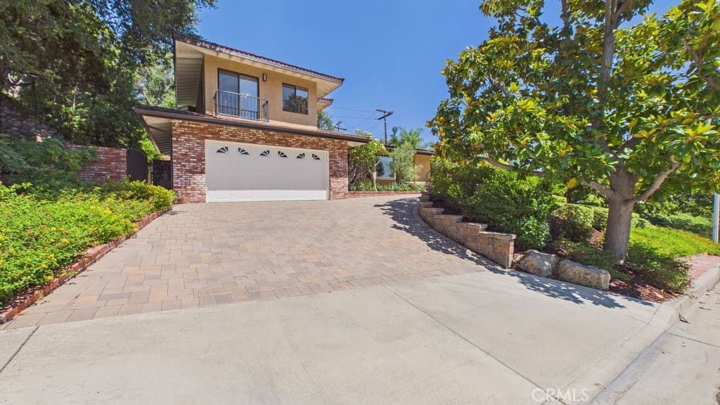 Home at 340 Toyon, Sierra Madre — photo 4 of 12