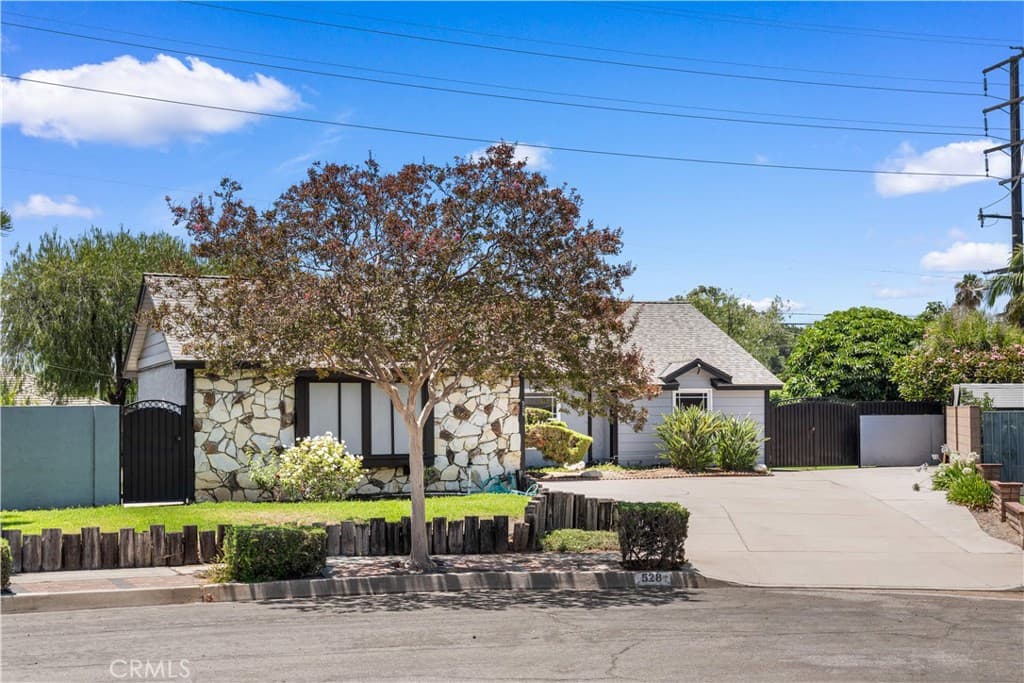Home at 528 Essex, Glendora — photo 1 of 12