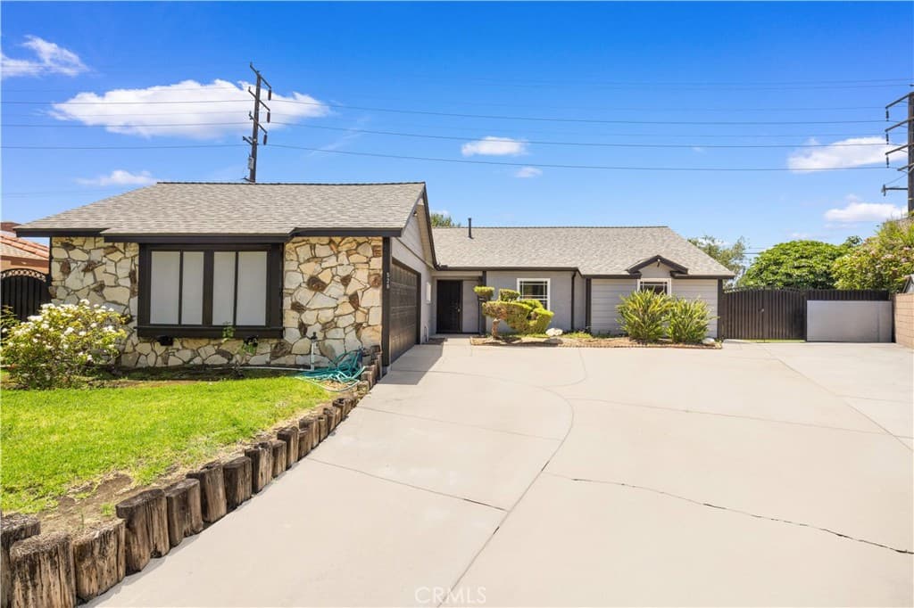 Home at 528 Essex, Glendora — photo 4 of 12