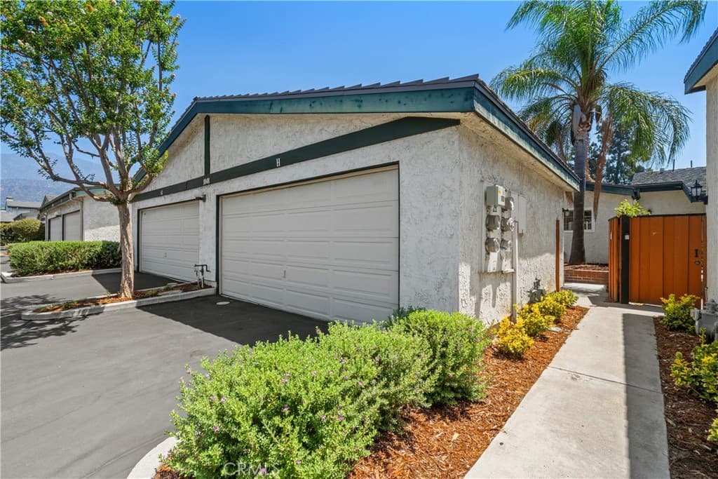 Townhouse at 1048 Royal Oaks H, Monrovia — photo 3 of 12