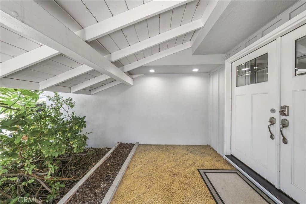 Home at 18 W Rodell Place, Arcadia — photo 3 of 12
