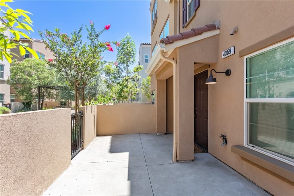 Townhouse at 4359 Alamo Lane, Arcadia — photo 4 of 12