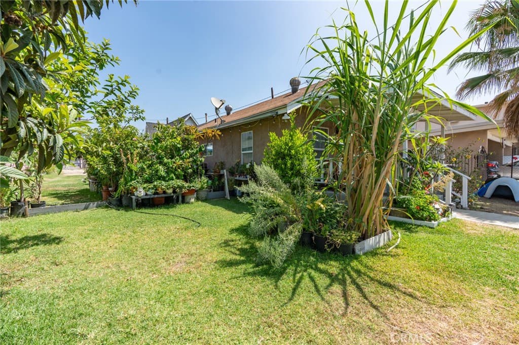 Home at 325 W Crescent Drive, Azusa — photo 10 of 12