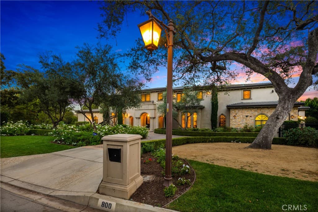 Home at 800 Hampton Road, Arcadia — photo 2 of 12